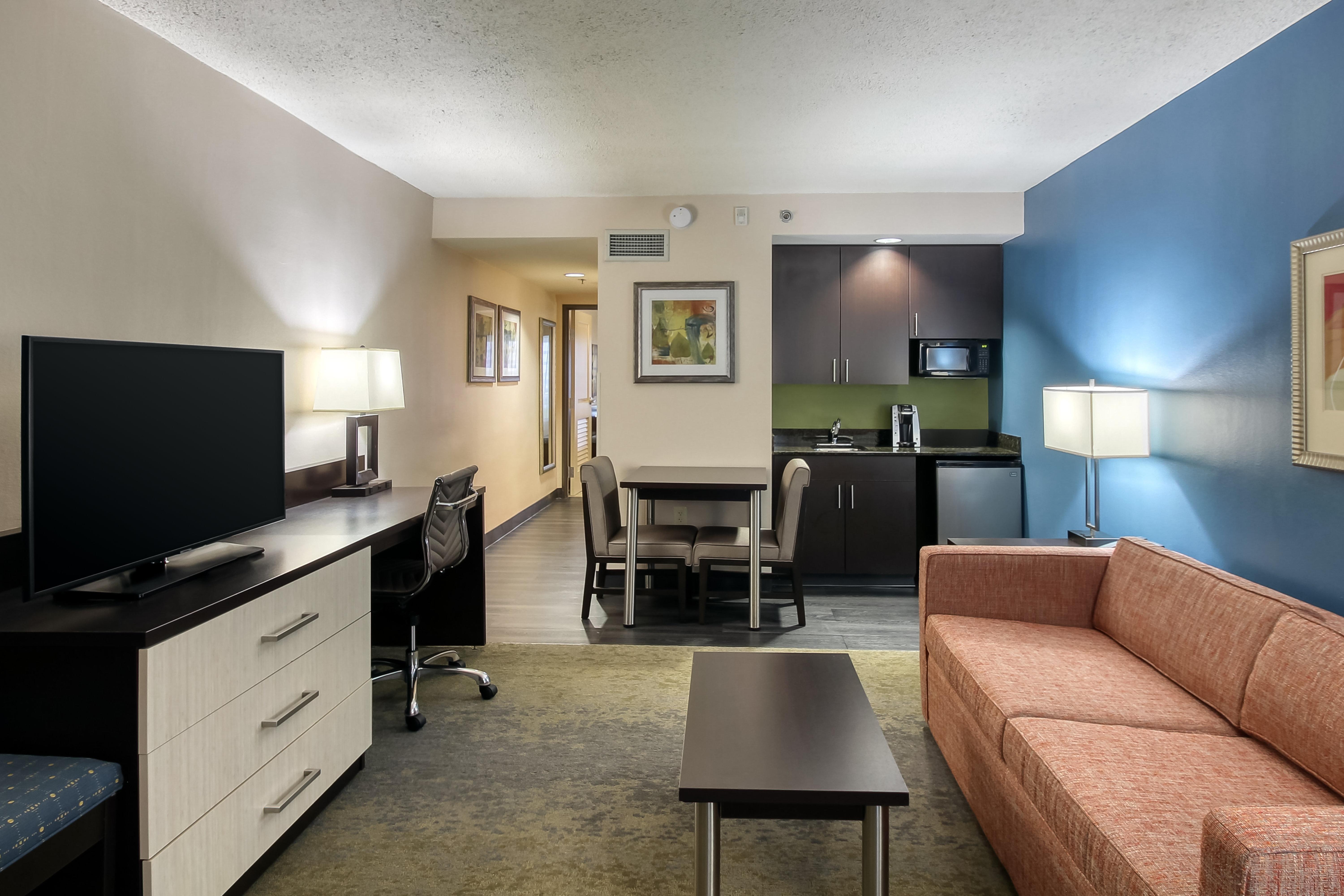 Holiday Inn & Suites Atlanta Airport North By Ihg College Park Exterior photo