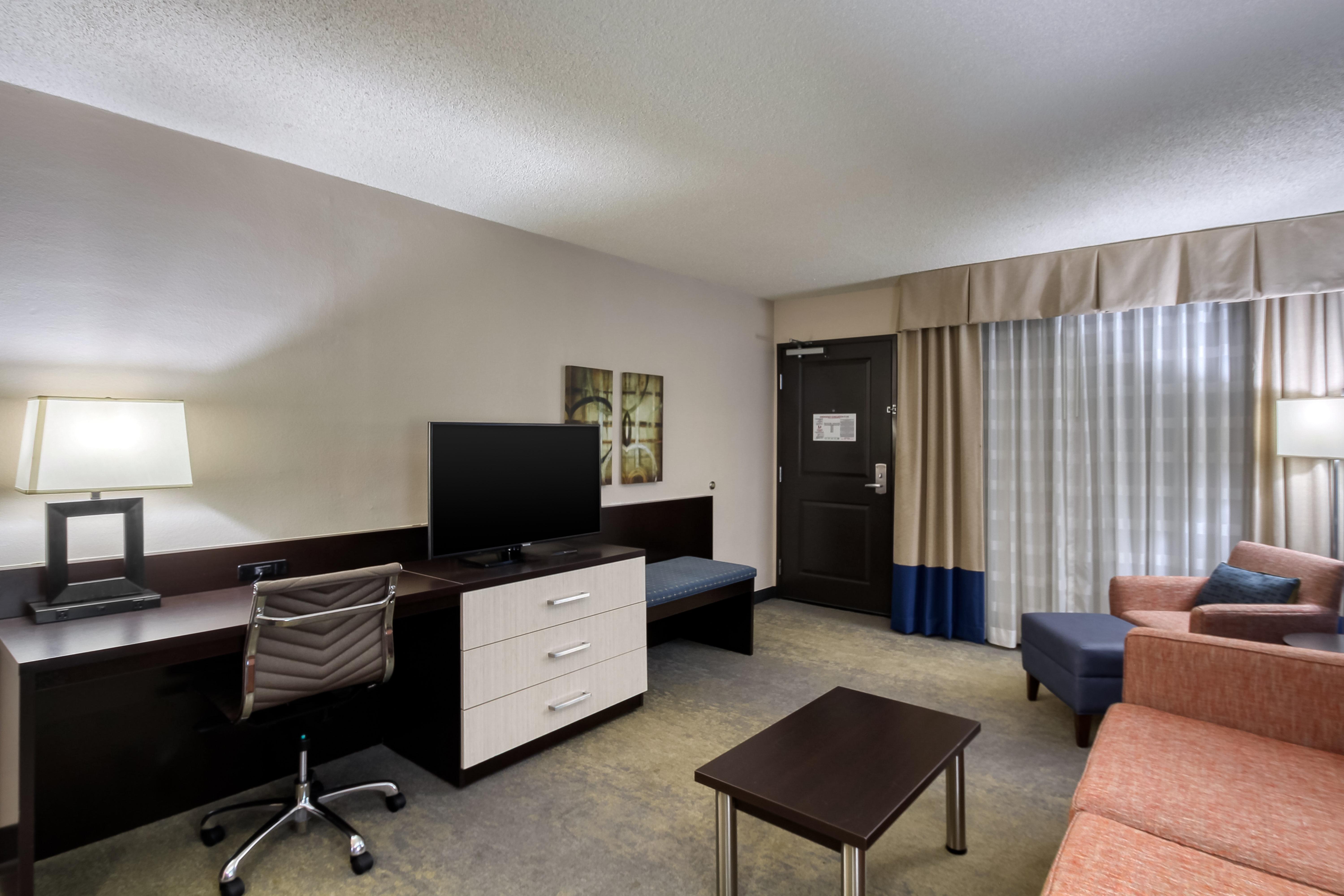Holiday Inn & Suites Atlanta Airport North By Ihg College Park Exterior photo