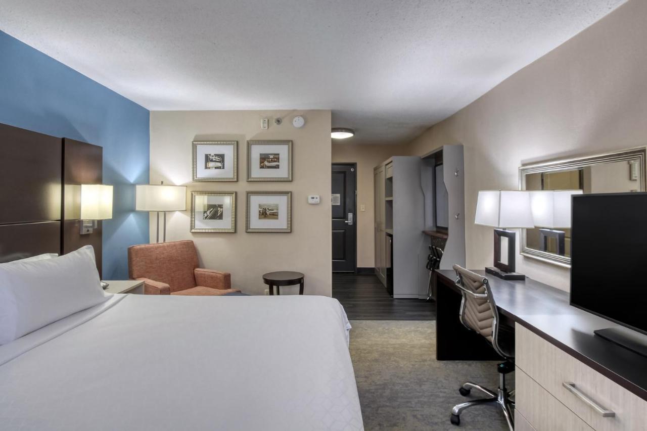 Holiday Inn & Suites Atlanta Airport North By Ihg College Park Exterior photo