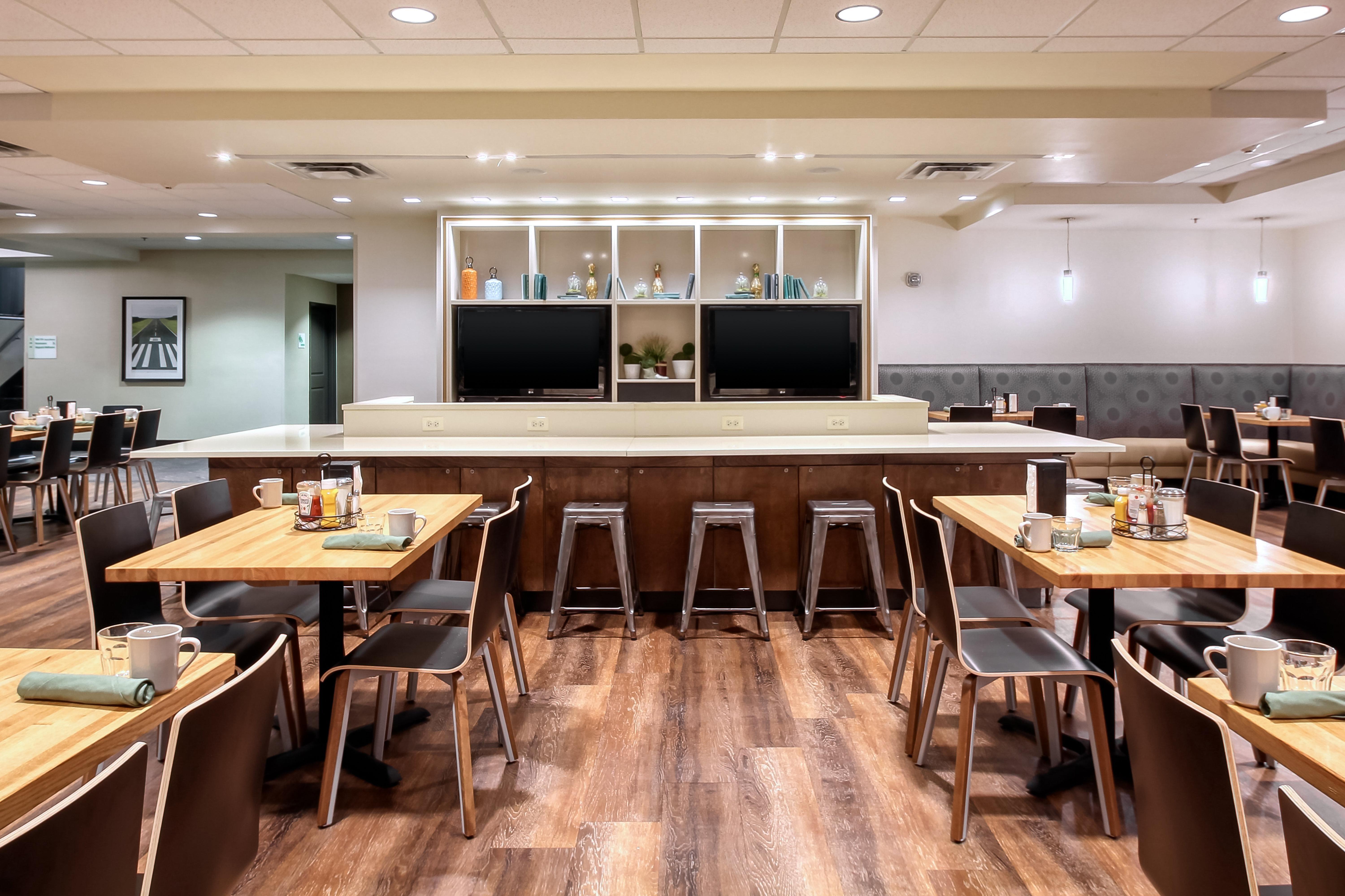 Holiday Inn & Suites Atlanta Airport North By Ihg College Park Exterior photo