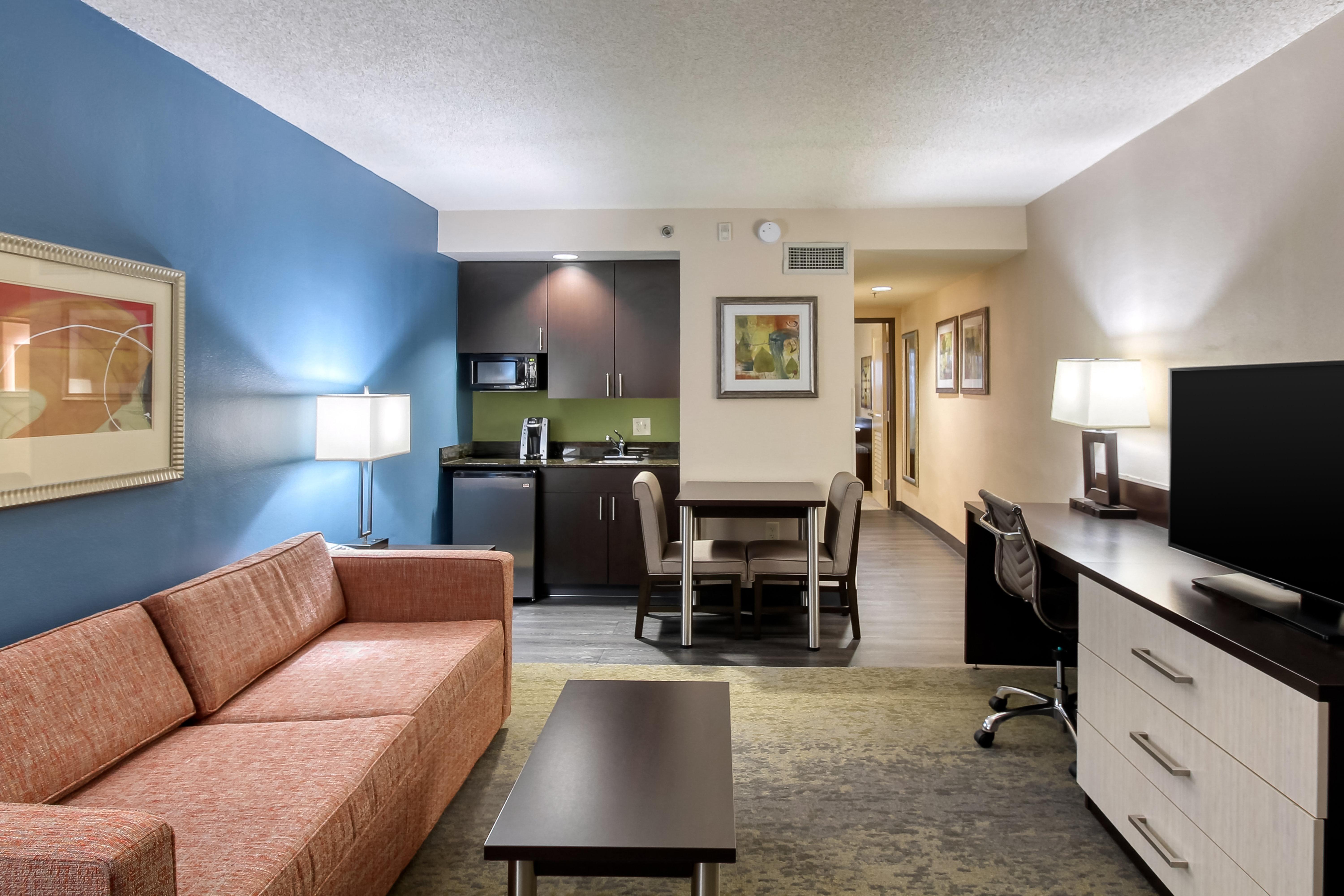 Holiday Inn & Suites Atlanta Airport North By Ihg College Park Exterior photo