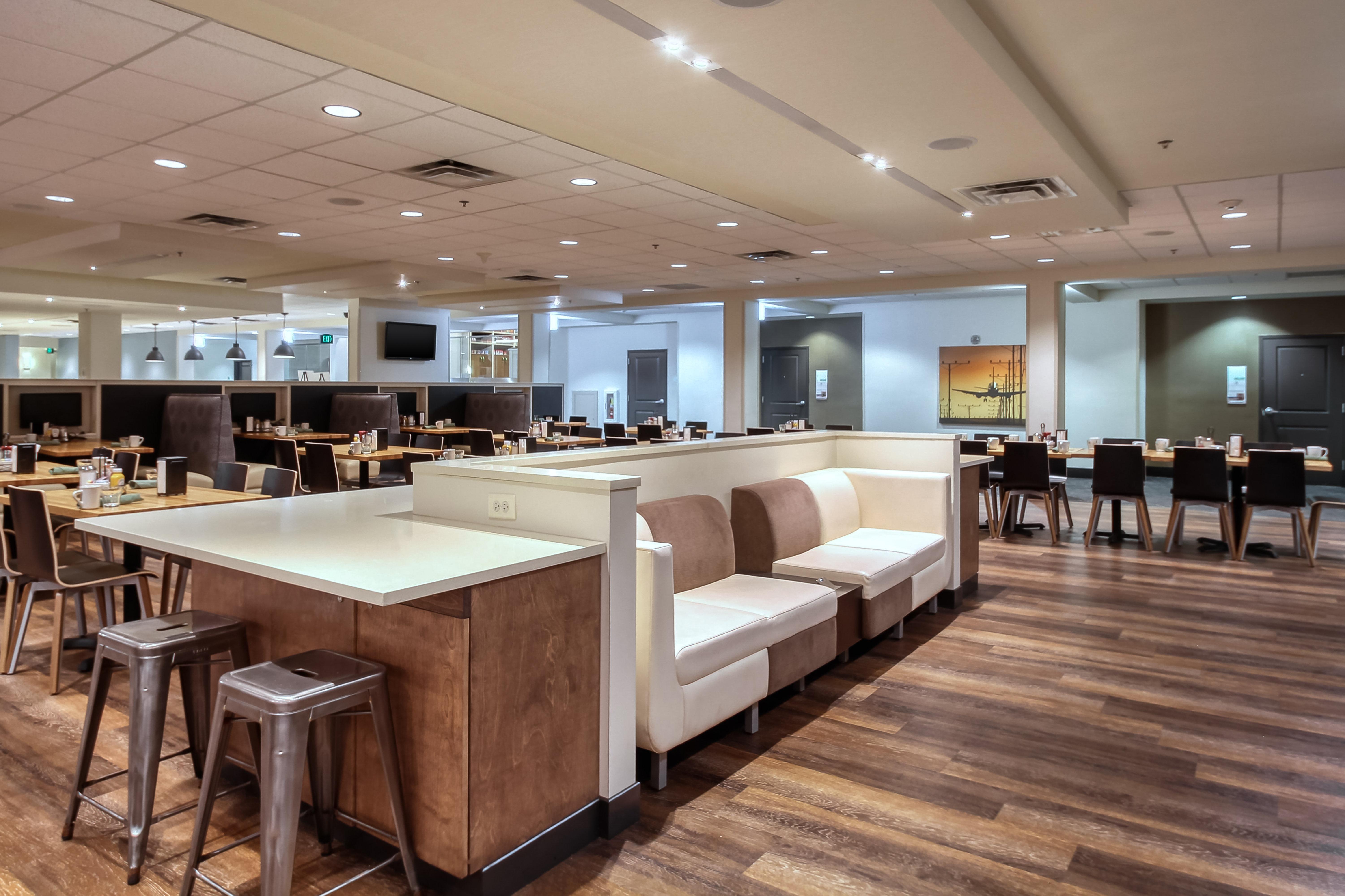 Holiday Inn & Suites Atlanta Airport North By Ihg College Park Exterior photo