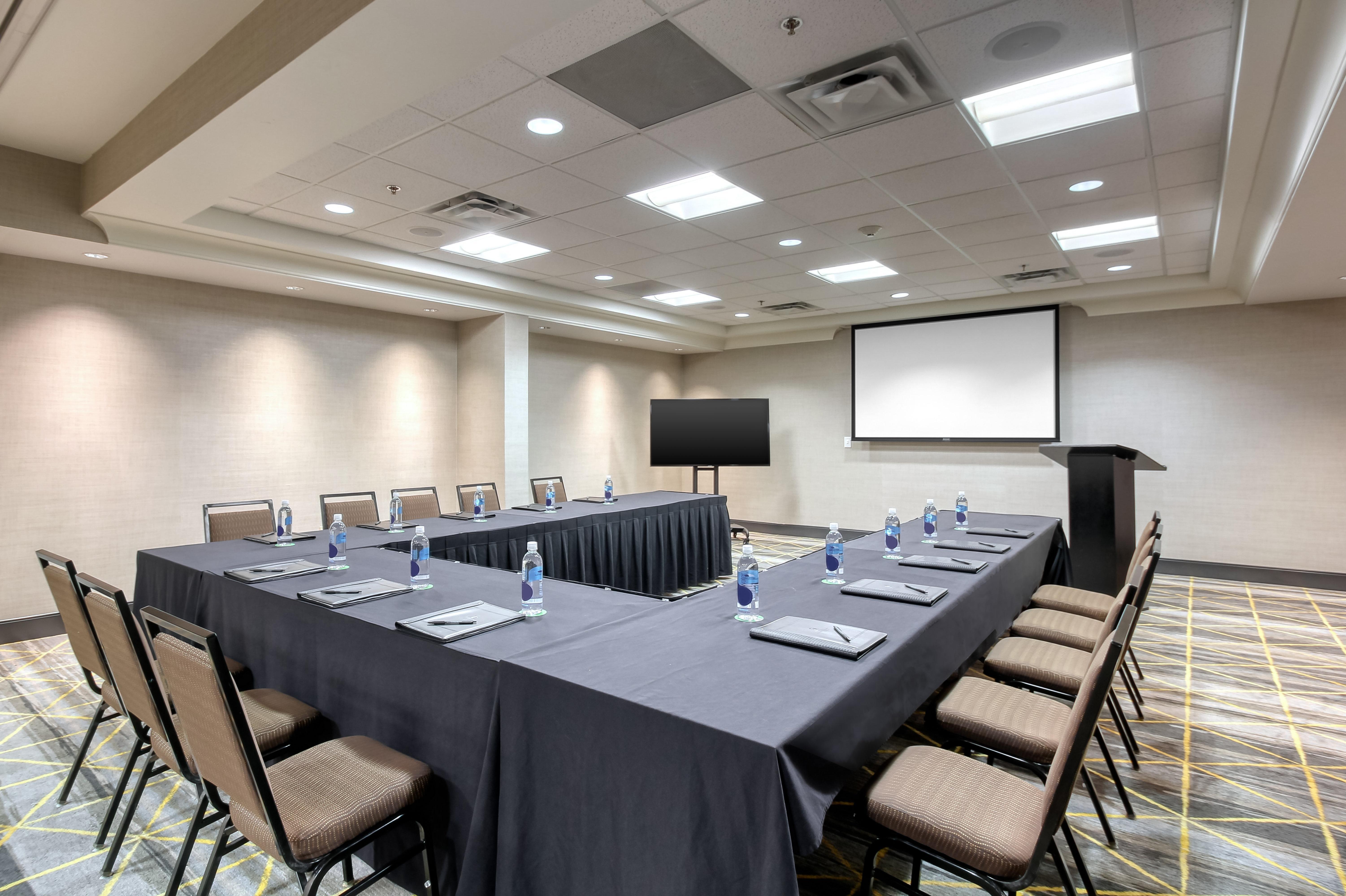 Holiday Inn & Suites Atlanta Airport North By Ihg College Park Exterior photo