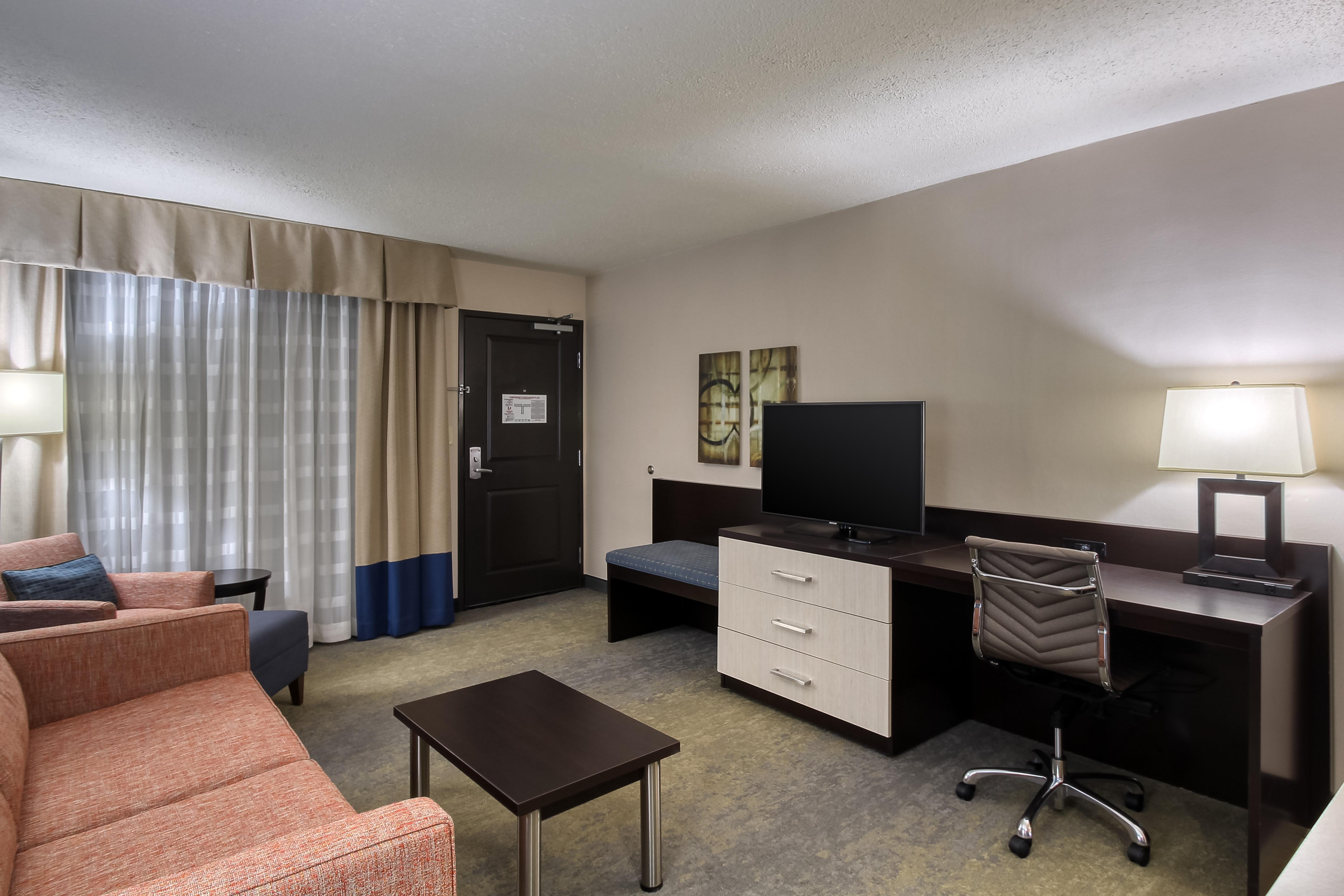 Holiday Inn & Suites Atlanta Airport North By Ihg College Park Exterior photo