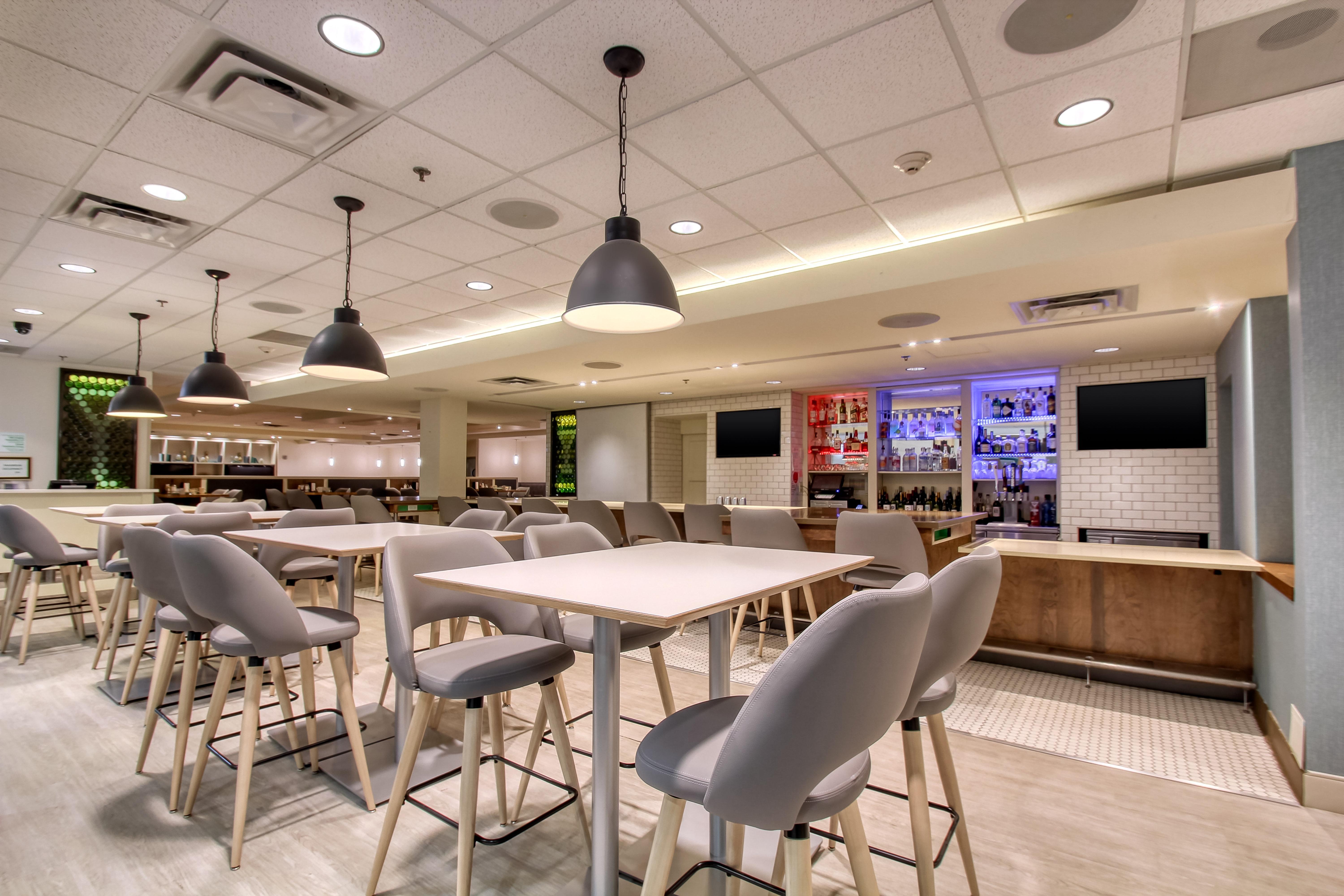 Holiday Inn & Suites Atlanta Airport North By Ihg College Park Exterior photo
