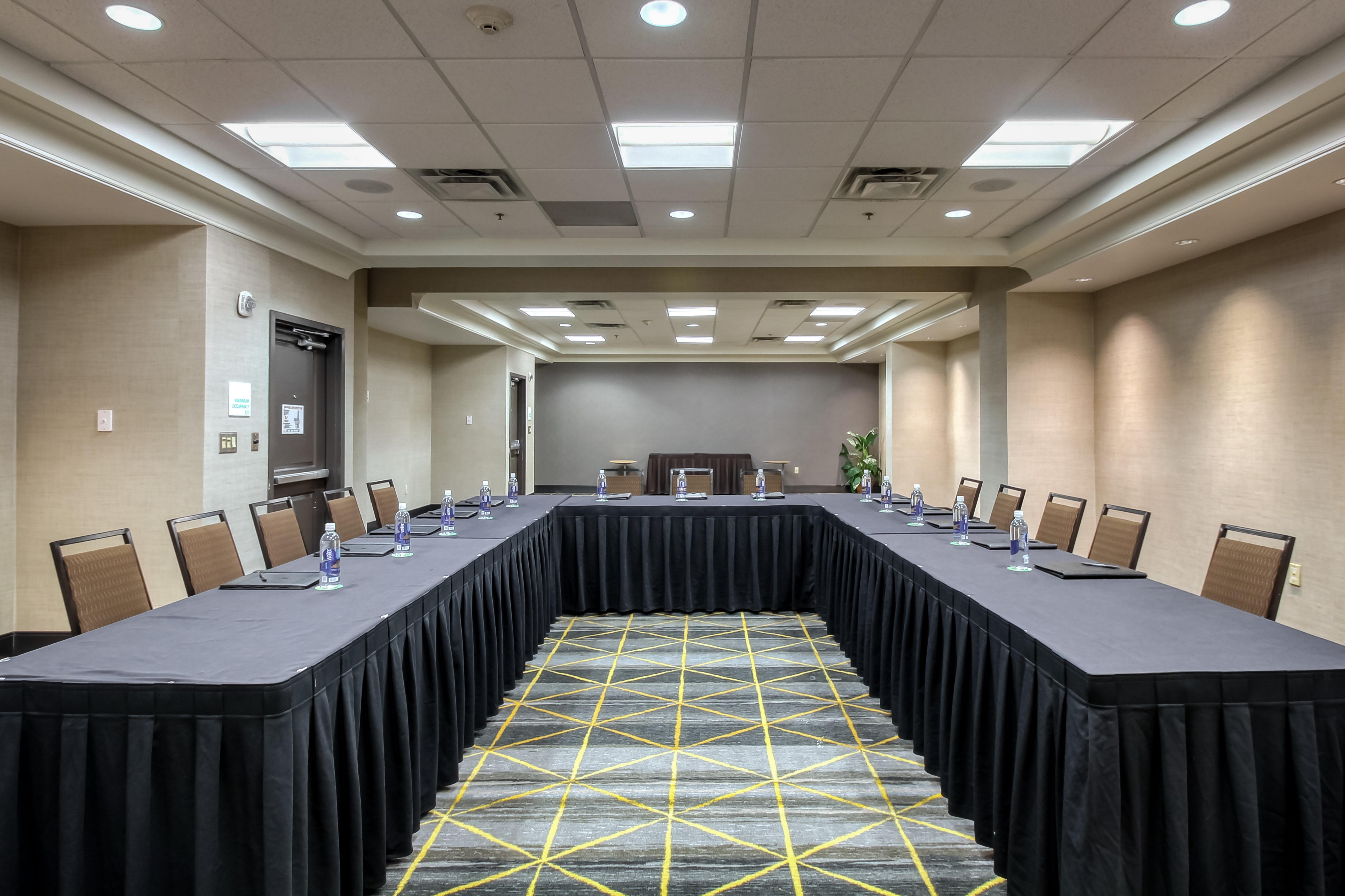 Holiday Inn & Suites Atlanta Airport North By Ihg College Park Exterior photo