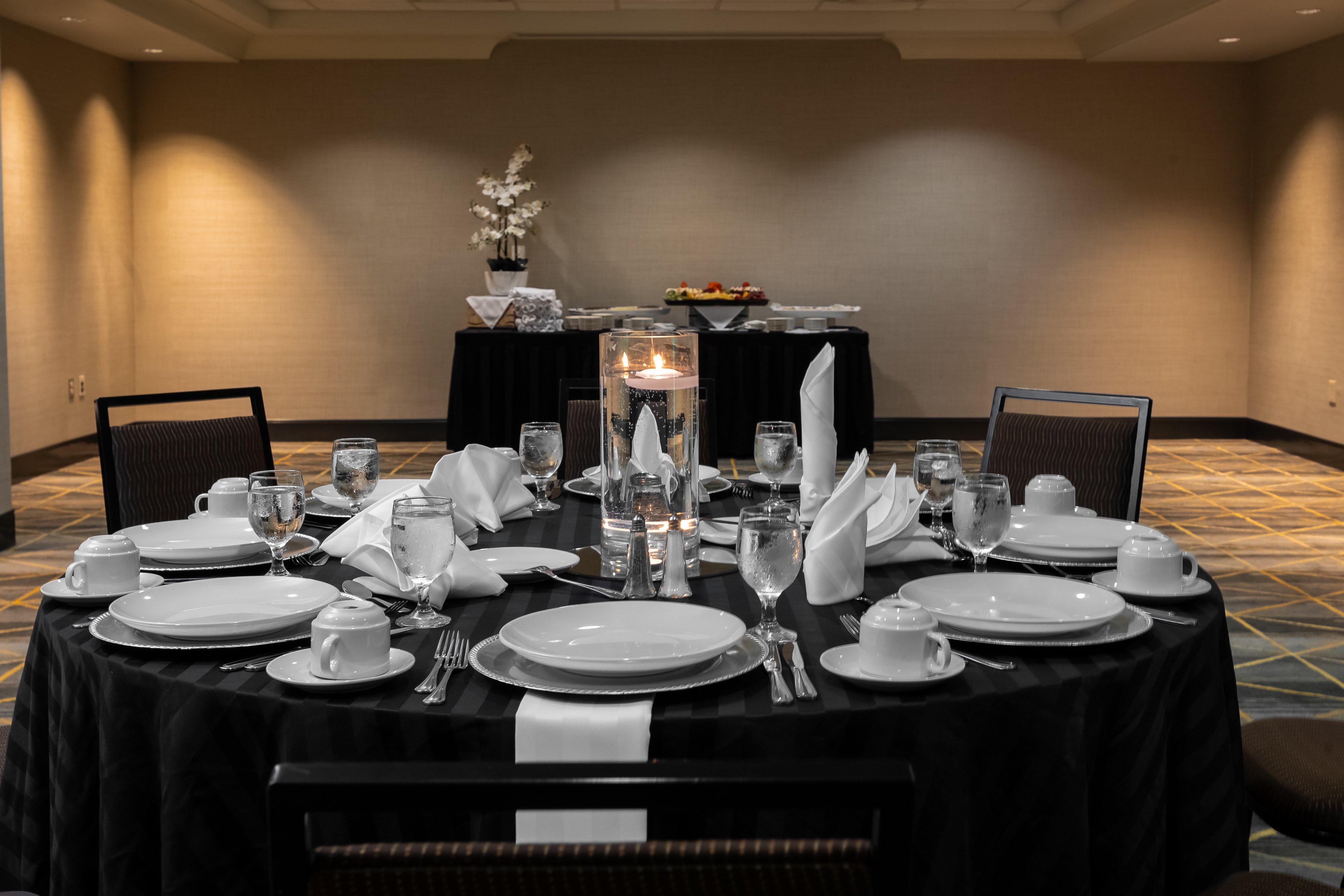 Holiday Inn & Suites Atlanta Airport North By Ihg College Park Exterior photo