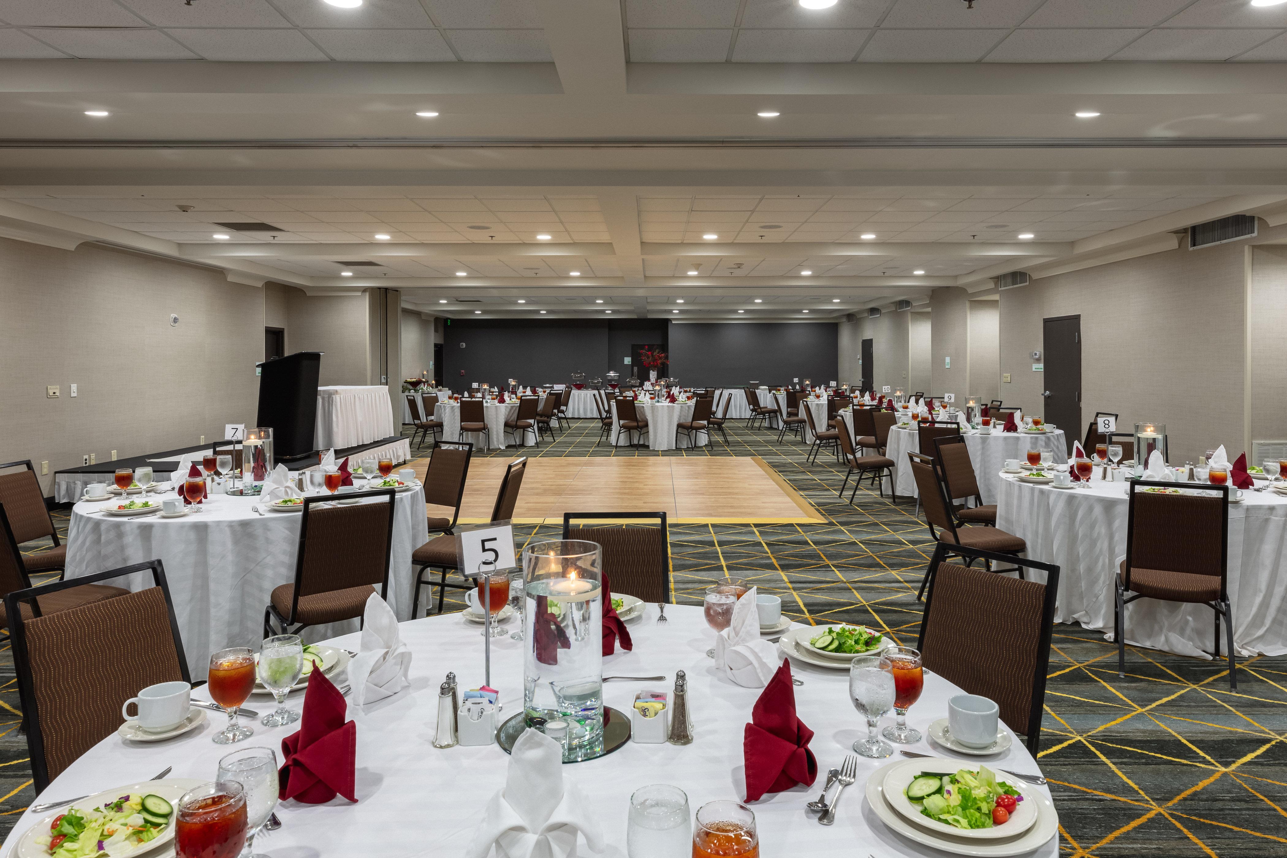 Holiday Inn & Suites Atlanta Airport North By Ihg College Park Exterior photo