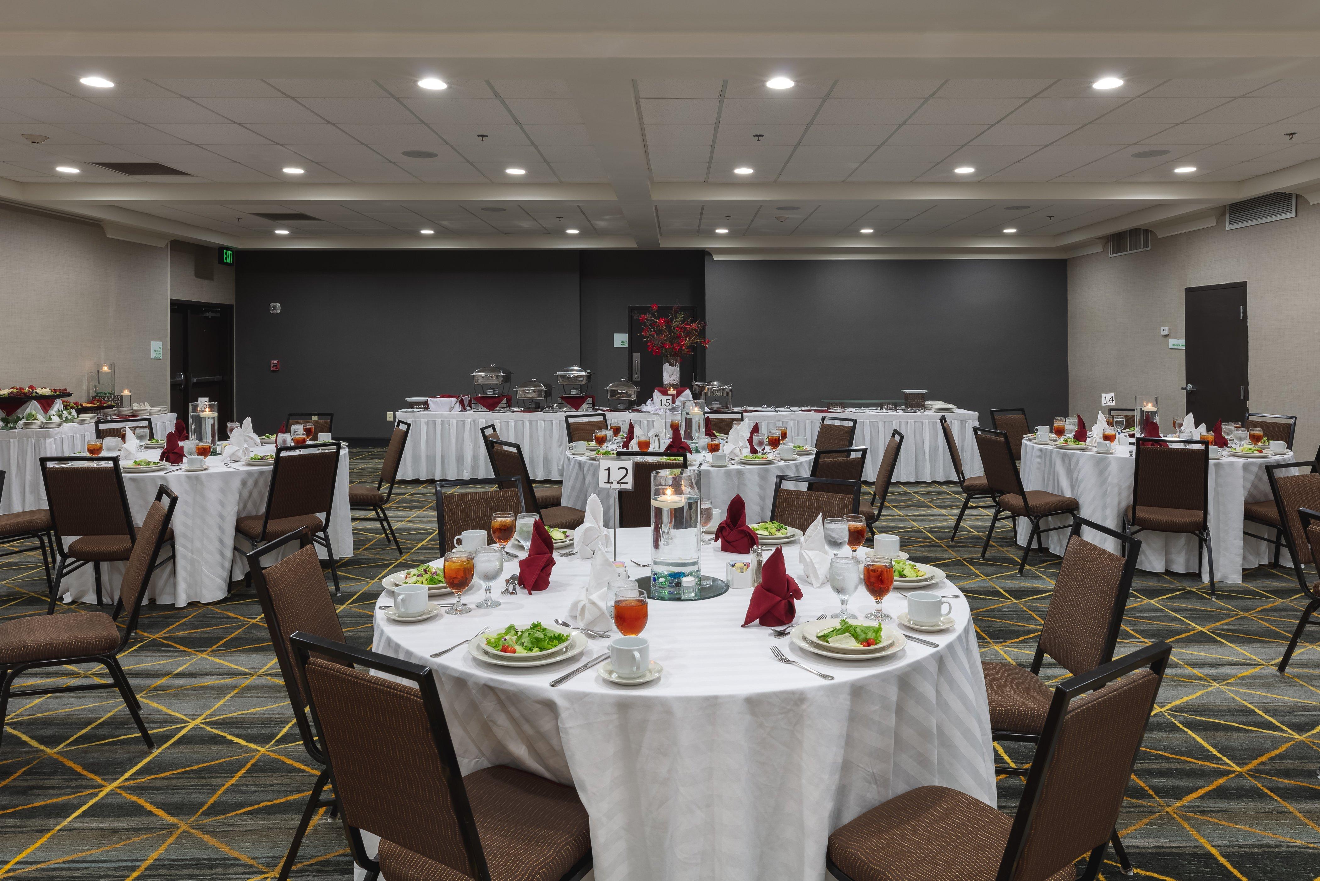 Holiday Inn & Suites Atlanta Airport North By Ihg College Park Exterior photo